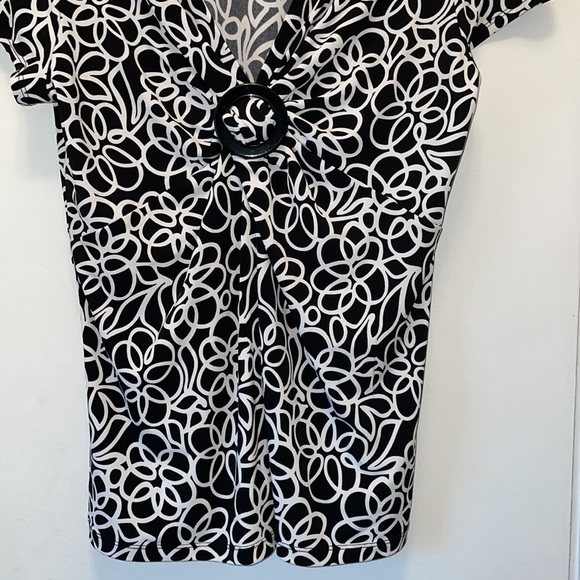 ๐2 Items for $15๐ Chaus Black & White Deep V Top Small - Picture 5 of 8